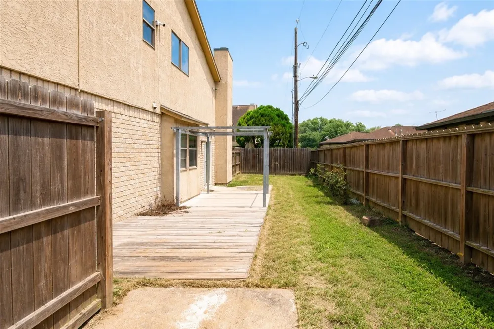11209 Willowood Creek Drive #C Corpus Christi, TX 78410