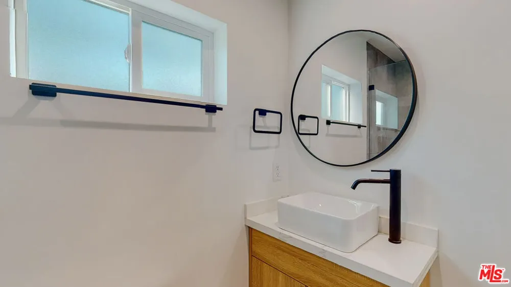 16012 Cantlay Street #A Van Nuys, CA 91406