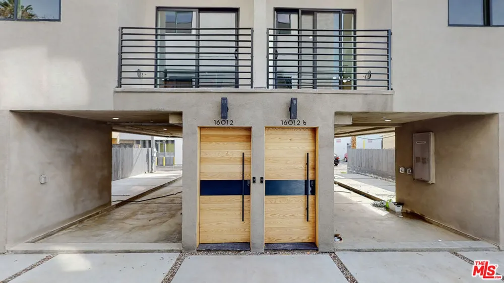 16012 Cantlay Street #A Van Nuys, CA 91406
