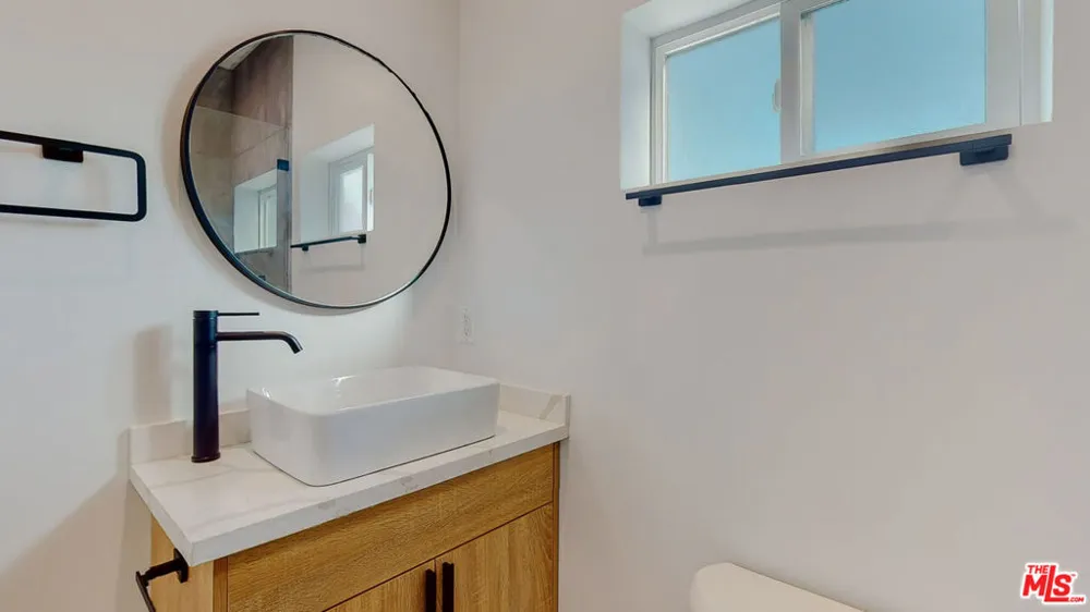 16012 Cantlay Street #A Van Nuys, CA 91406