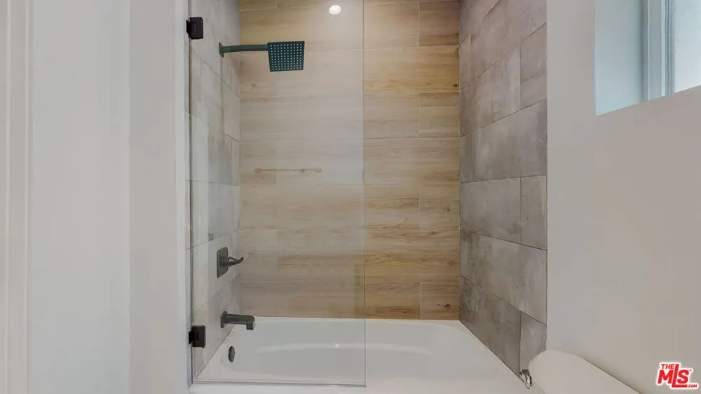 16012 Cantlay Street #A Van Nuys, CA 91406