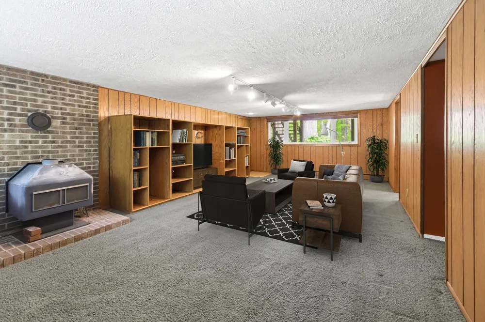 13970 Hollywood Boulevard Harbert, MI 49115
