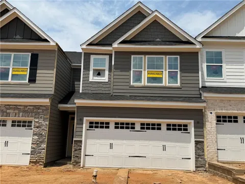 8 Trace Bluff