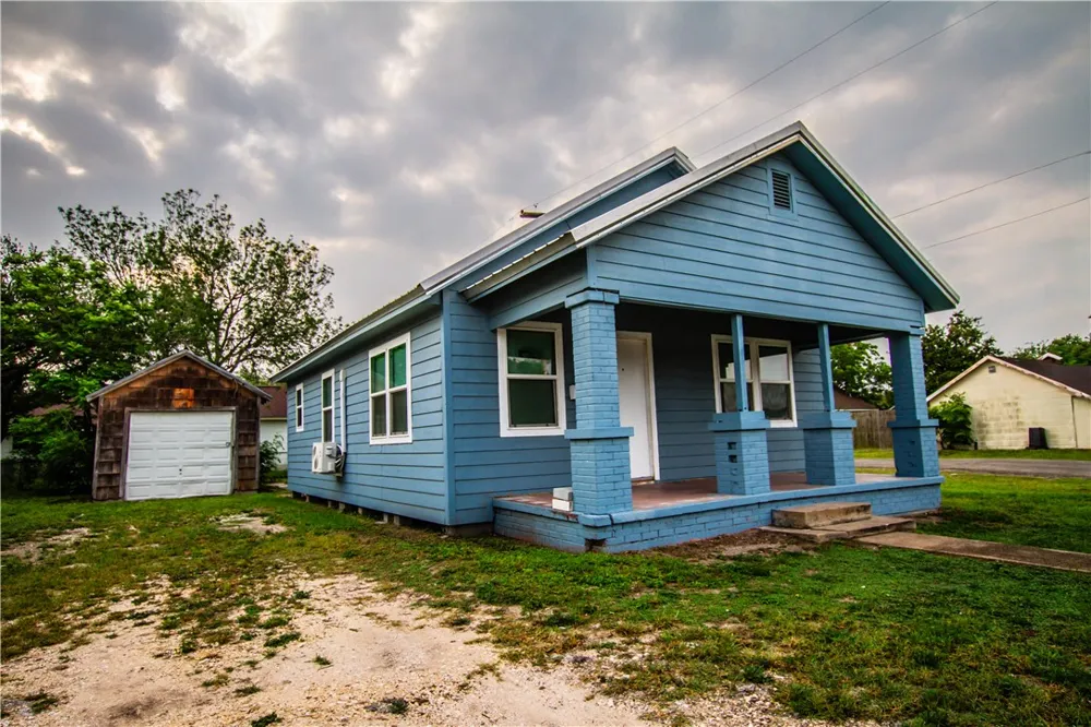 421 South San Patricio Sinton, TX 78387