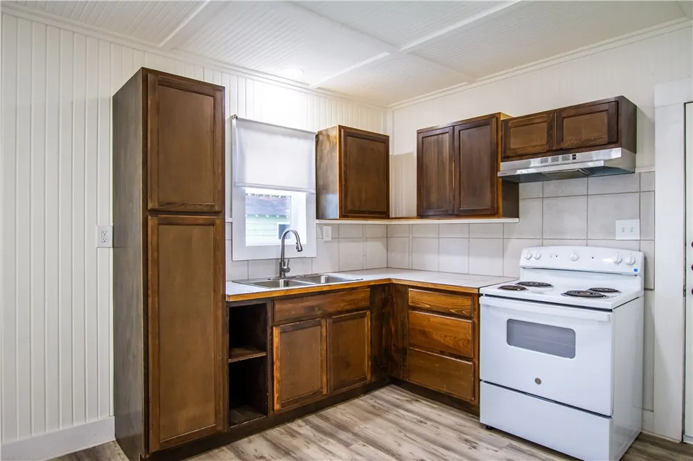 421 South San Patricio Sinton, TX 78387