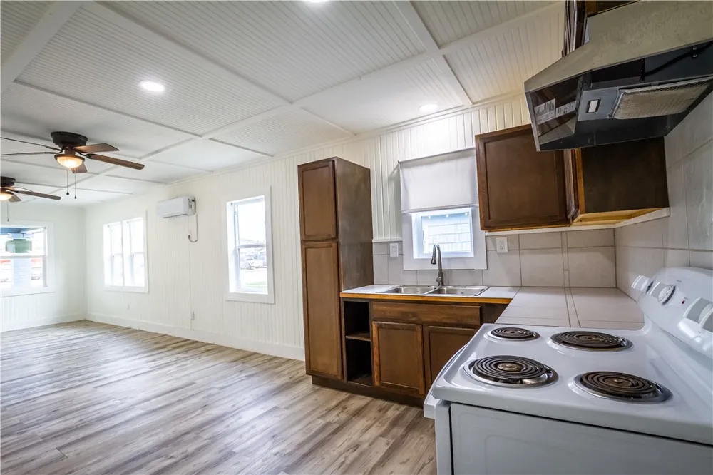 421 South San Patricio Sinton, TX 78387