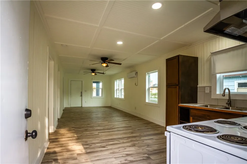 421 South San Patricio Sinton, TX 78387