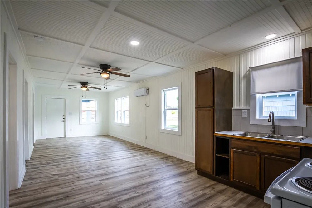 421 South San Patricio Sinton, TX 78387