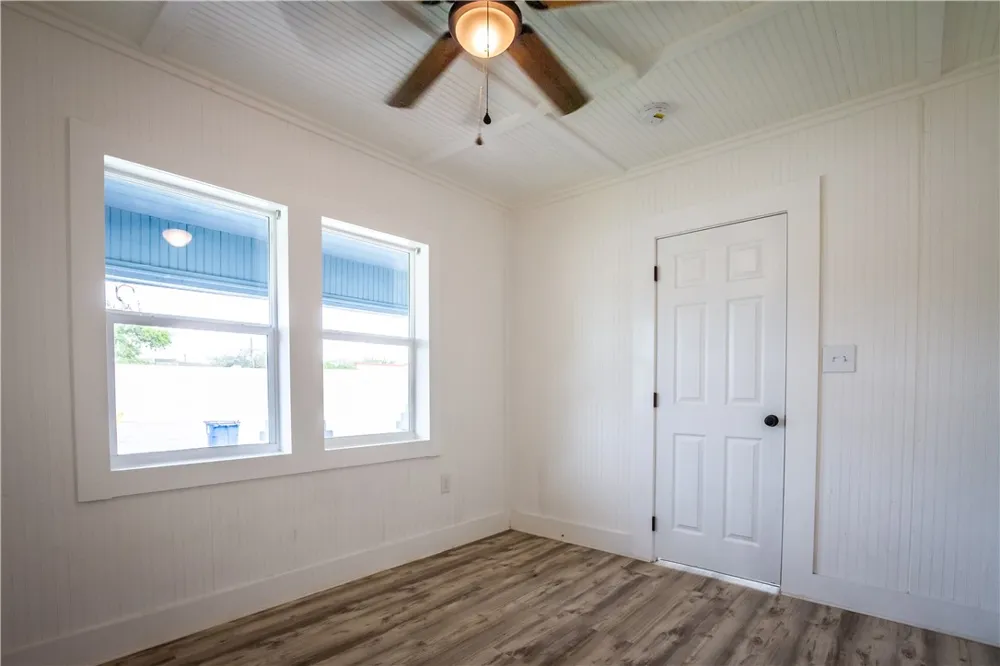 421 South San Patricio Sinton, TX 78387