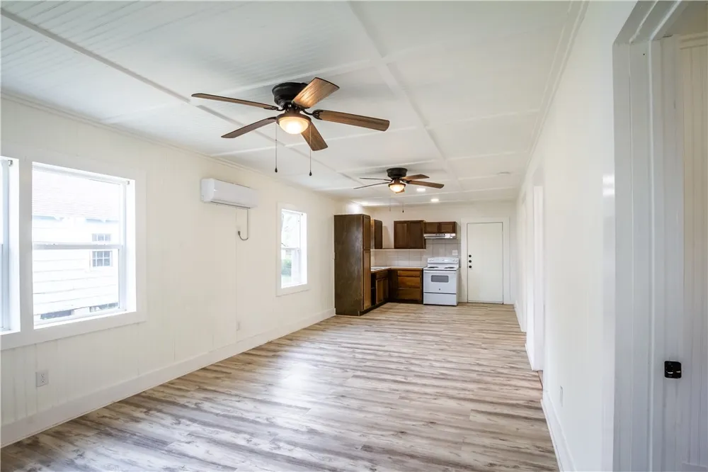 421 South San Patricio Sinton, TX 78387