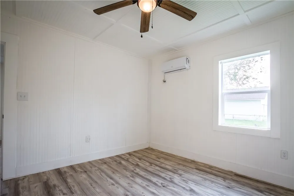 421 South San Patricio Sinton, TX 78387