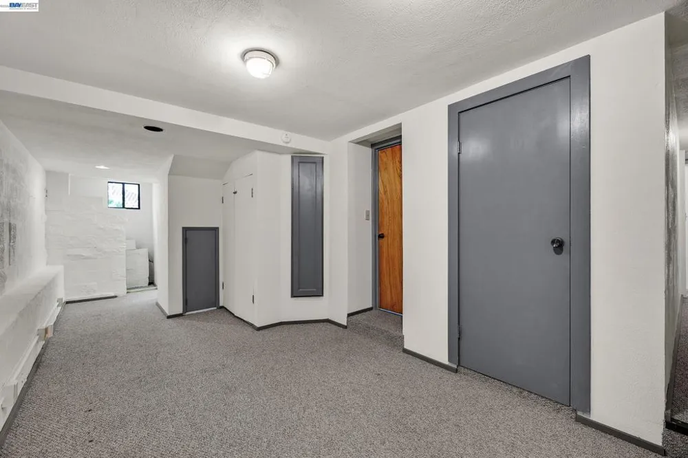 21671 Shady Spring Rd Castro Valley, CA 94546