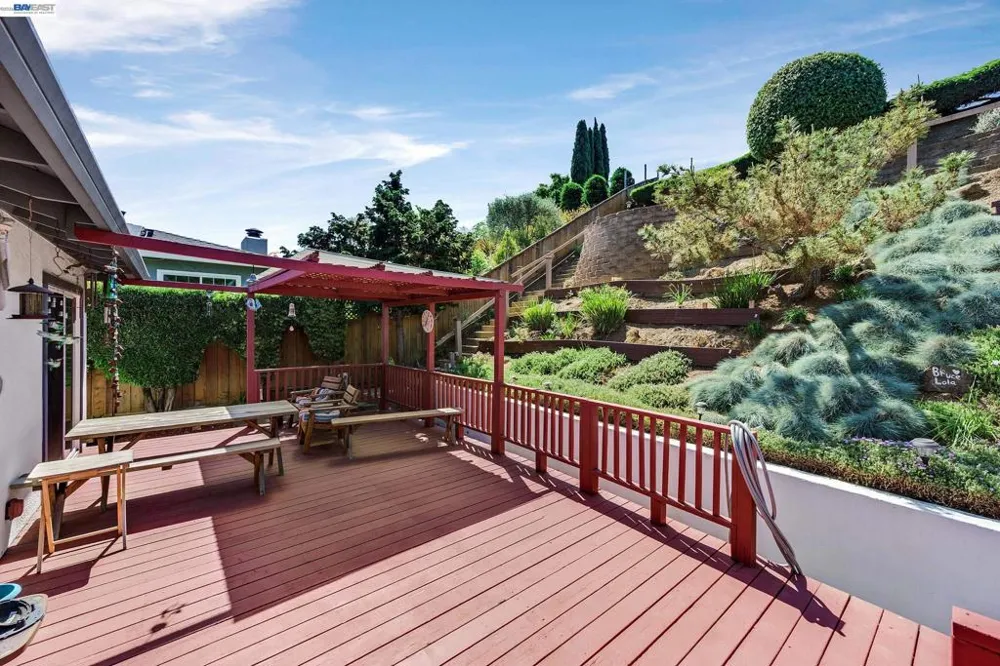 21671 Shady Spring Rd Castro Valley, CA 94546