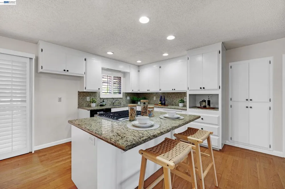 21671 Shady Spring Rd Castro Valley, CA 94546
