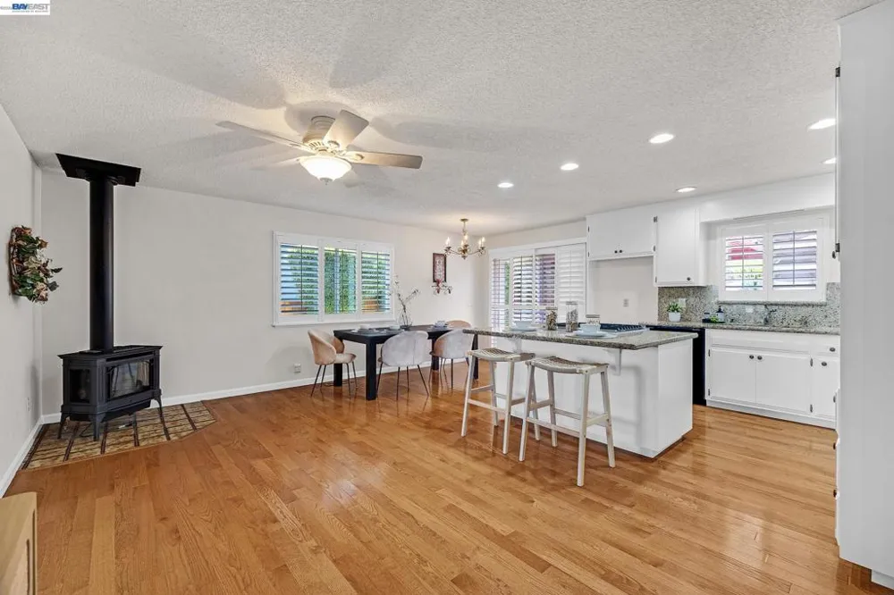 21671 Shady Spring Rd Castro Valley, CA 94546