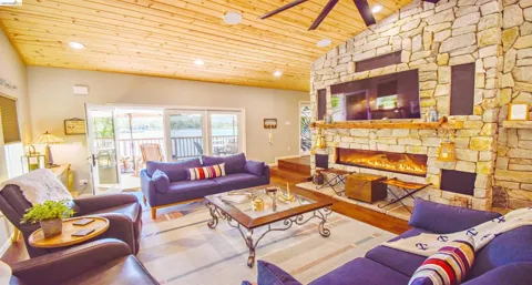 20595 Lori Ln