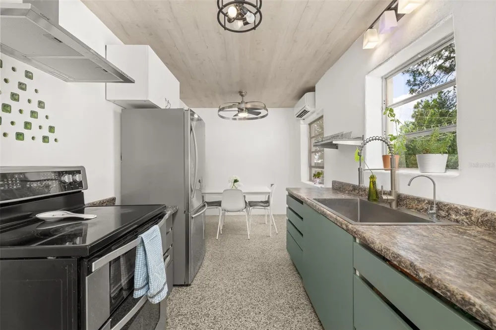 9 SUNSET DRIVE Debary, FL 32713