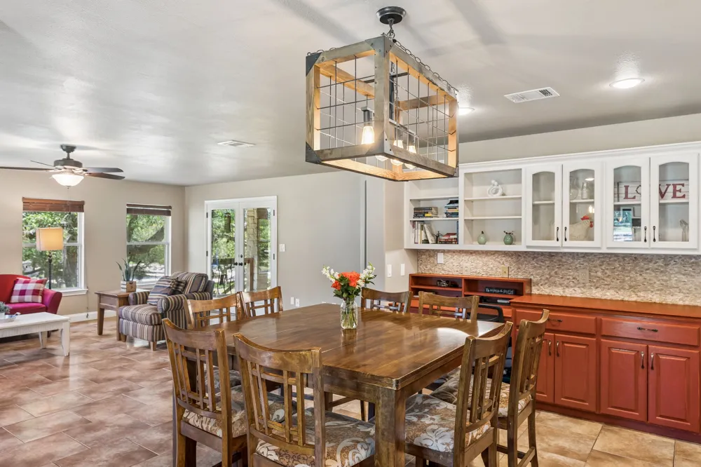 401 Twin Springs Road Georgetown, TX 78633