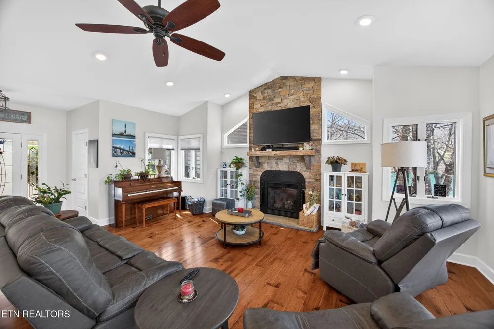63 Brummel Lane Crossville, TN 38558