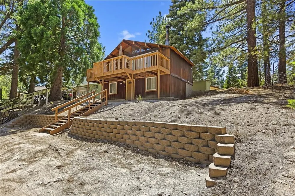 558 Beechnut Green Valley Lake, CA 92341