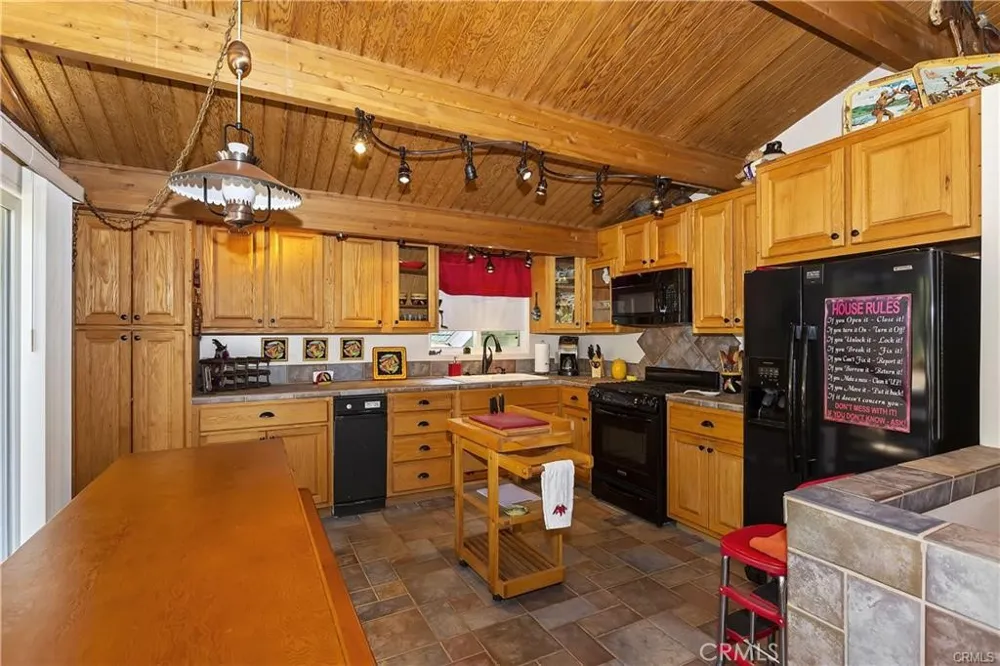 558 Beechnut Green Valley Lake, CA 92341
