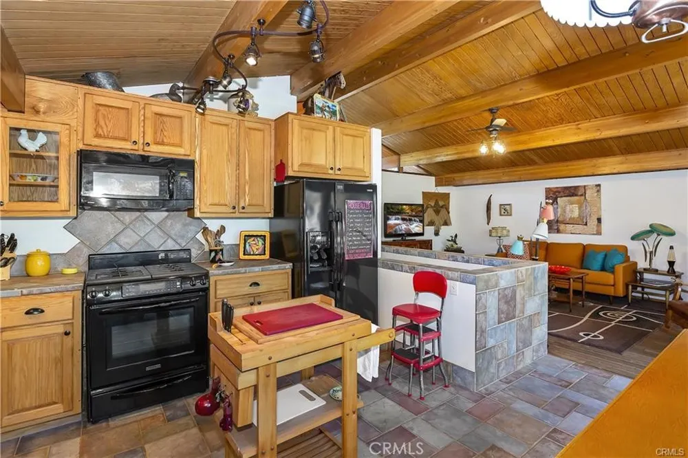 558 Beechnut Green Valley Lake, CA 92341