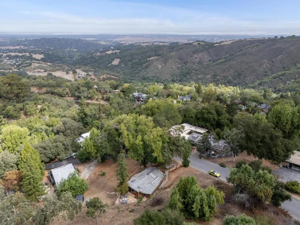 76 Old Spanish Trail Portola Valley, CA 94028
