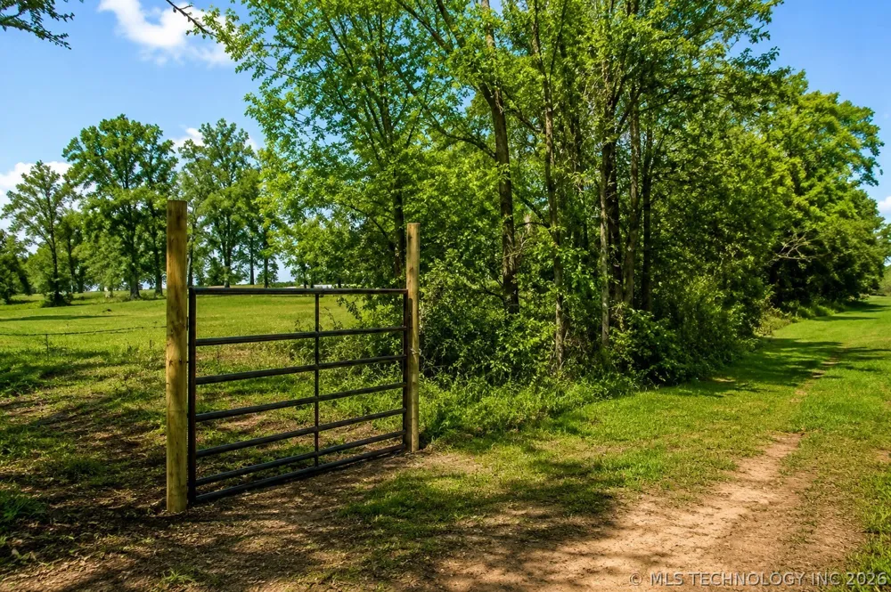 2 Hickory Bluff Street Sapulpa, OK 74066