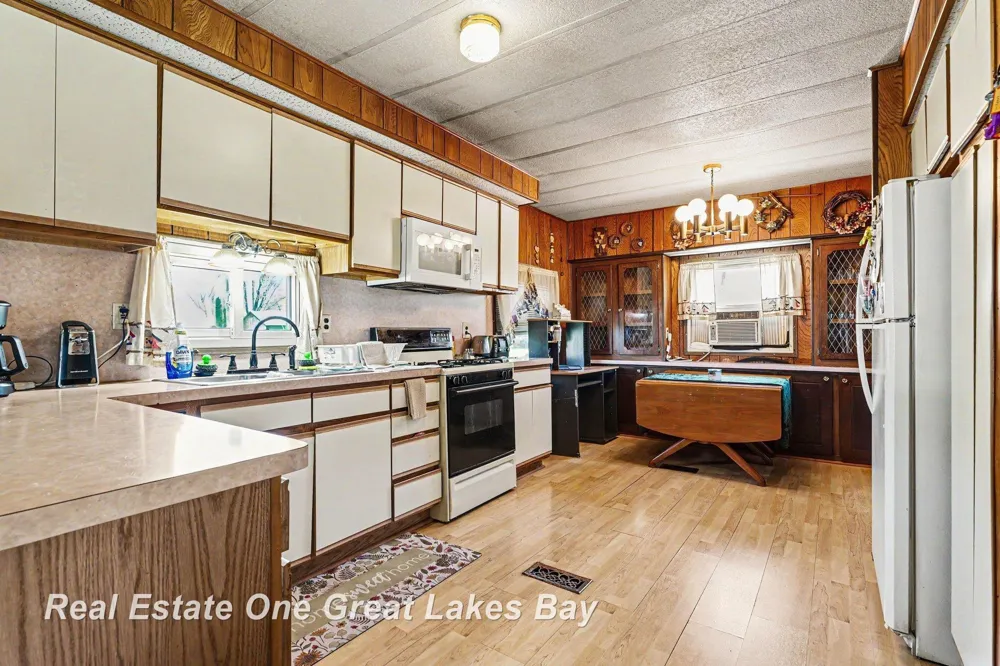 2118 Lakeview Street Standish Township, MI 48658