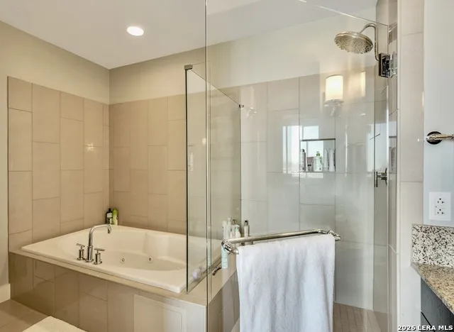 610 E Market Unit UNIT 2812 San Antonio, TX 78205