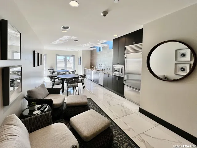 610 E Market Unit UNIT 2812 San Antonio, TX 78205