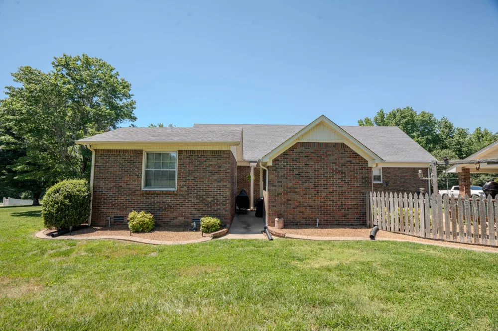 6 Hawthorne Dr Lawrenceburg, TN 38464