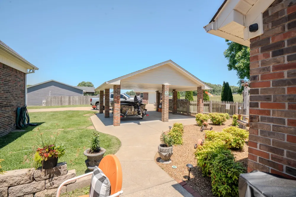 6 Hawthorne Dr Lawrenceburg, TN 38464
