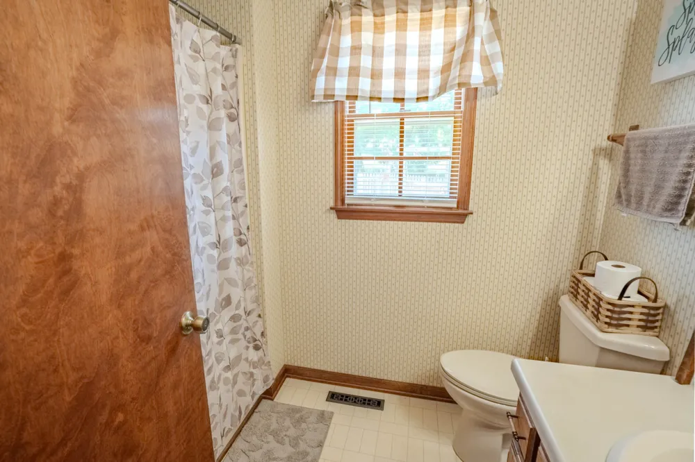6 Hawthorne Dr Lawrenceburg, TN 38464