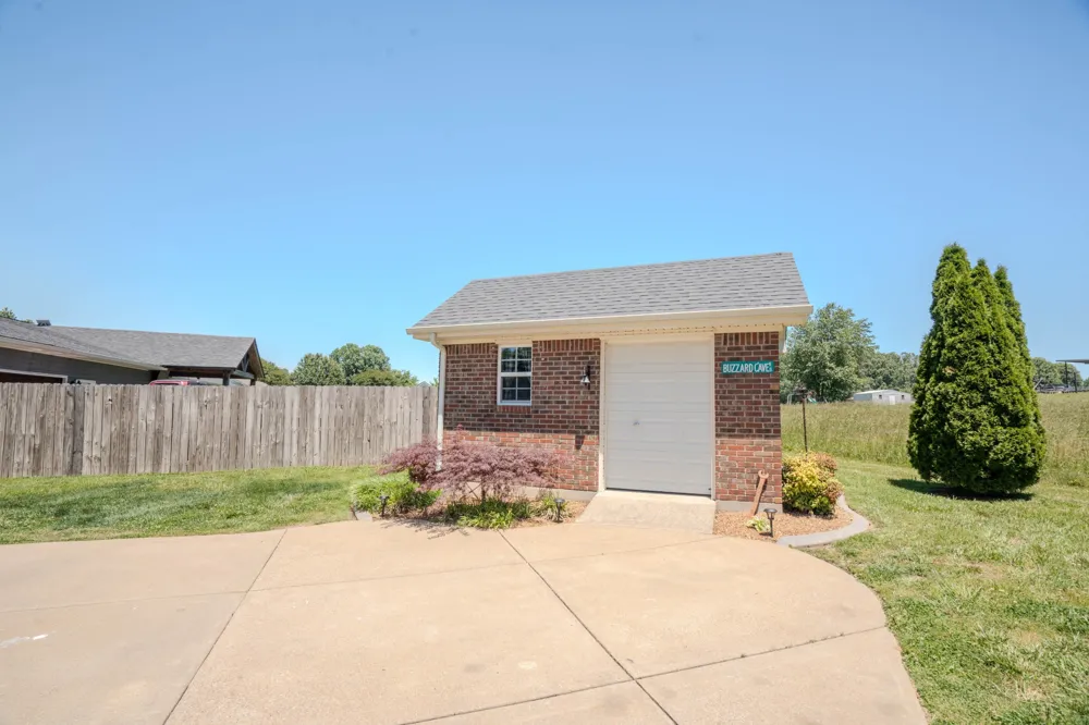 6 Hawthorne Dr Lawrenceburg, TN 38464