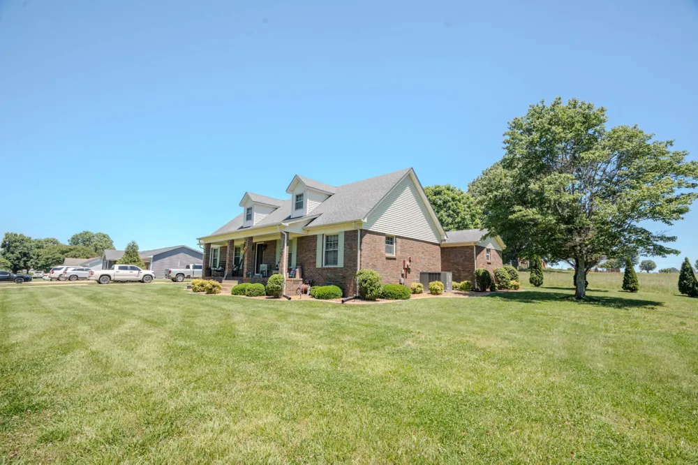6 Hawthorne Dr Lawrenceburg, TN 38464