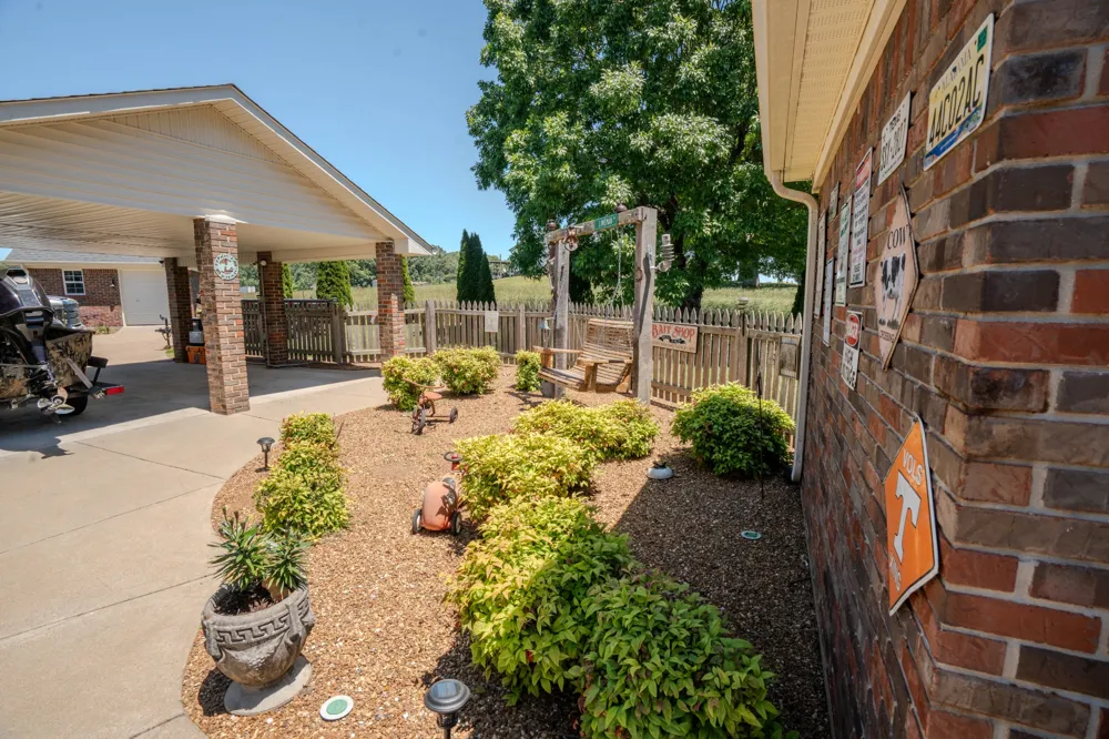 6 Hawthorne Dr Lawrenceburg, TN 38464