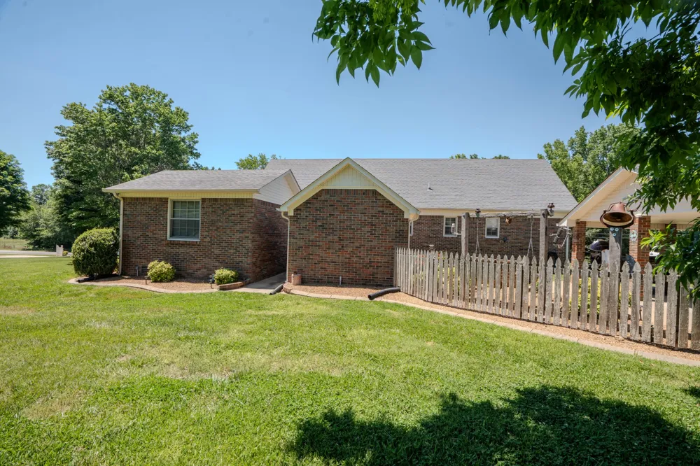 6 Hawthorne Dr Lawrenceburg, TN 38464
