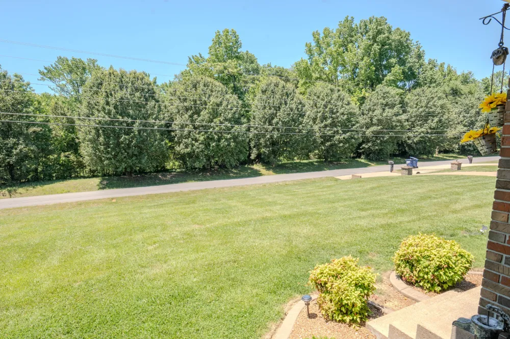 6 Hawthorne Dr Lawrenceburg, TN 38464