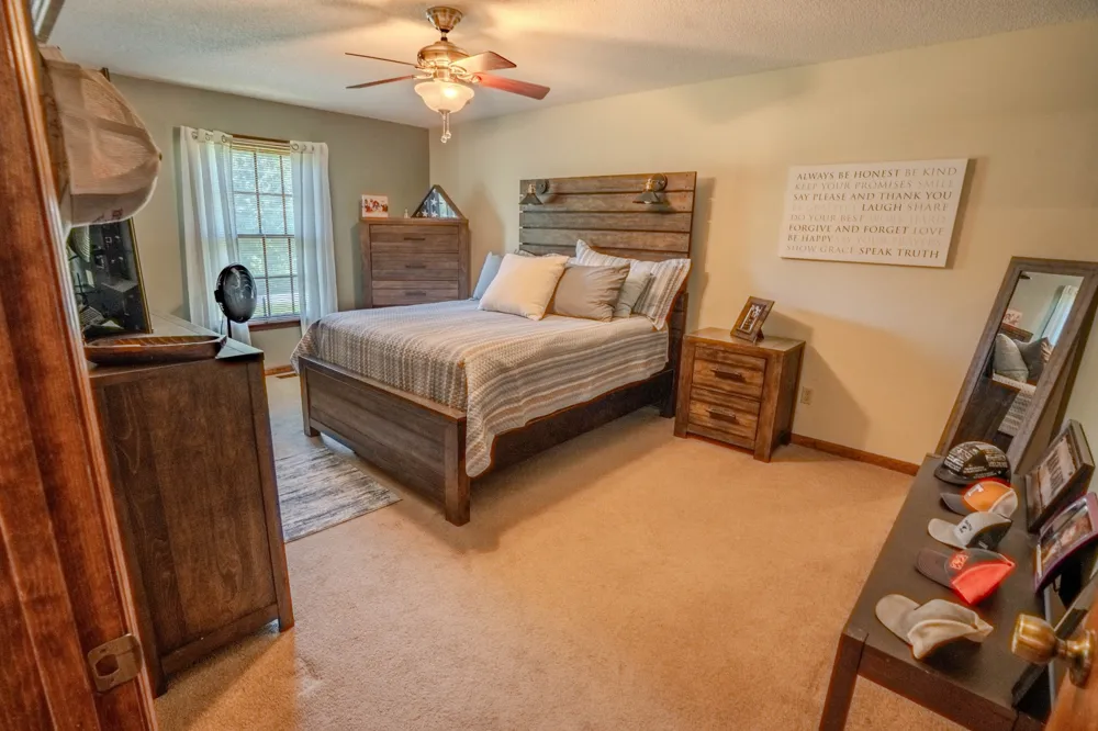 6 Hawthorne Dr Lawrenceburg, TN 38464