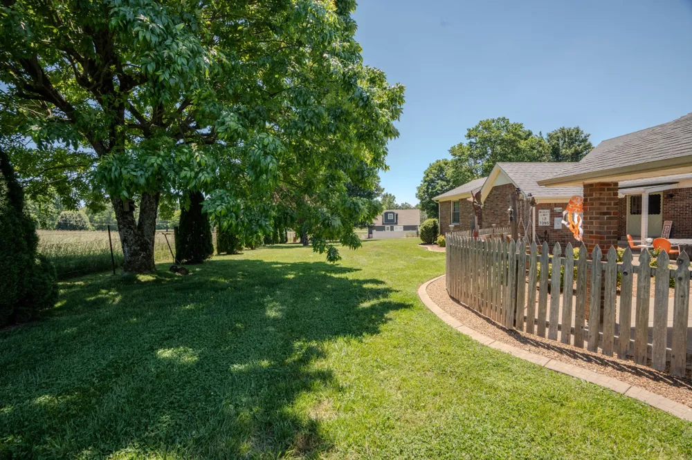 6 Hawthorne Dr Lawrenceburg, TN 38464