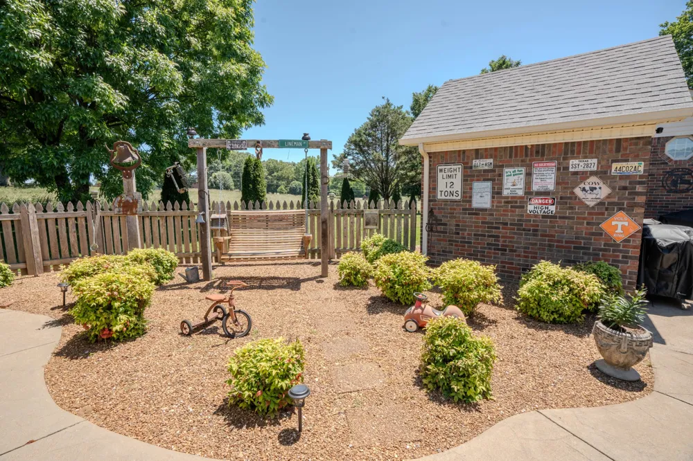 6 Hawthorne Dr Lawrenceburg, TN 38464