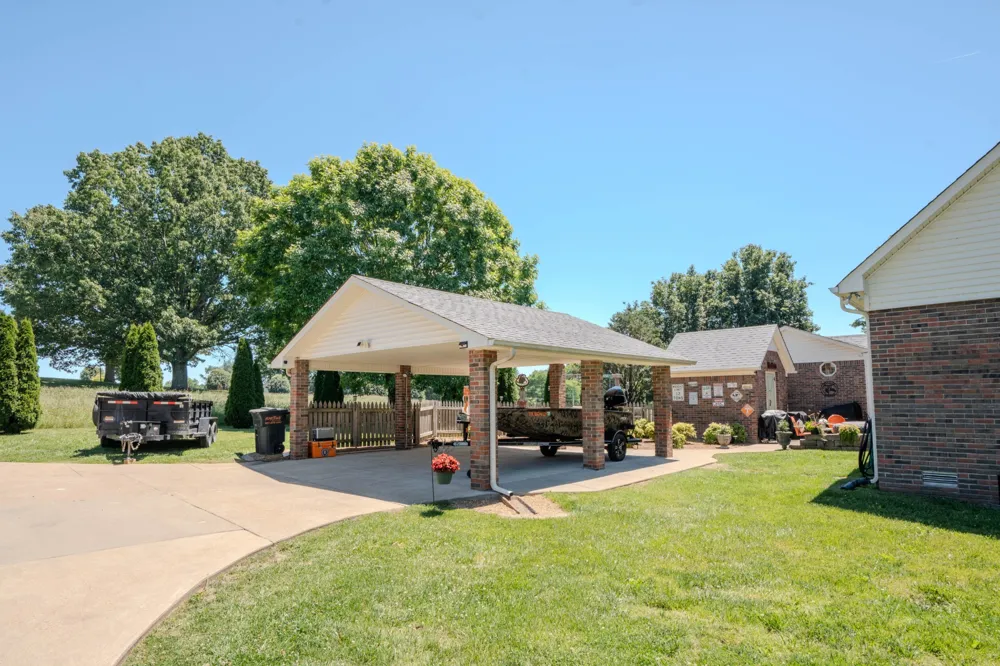 6 Hawthorne Dr Lawrenceburg, TN 38464