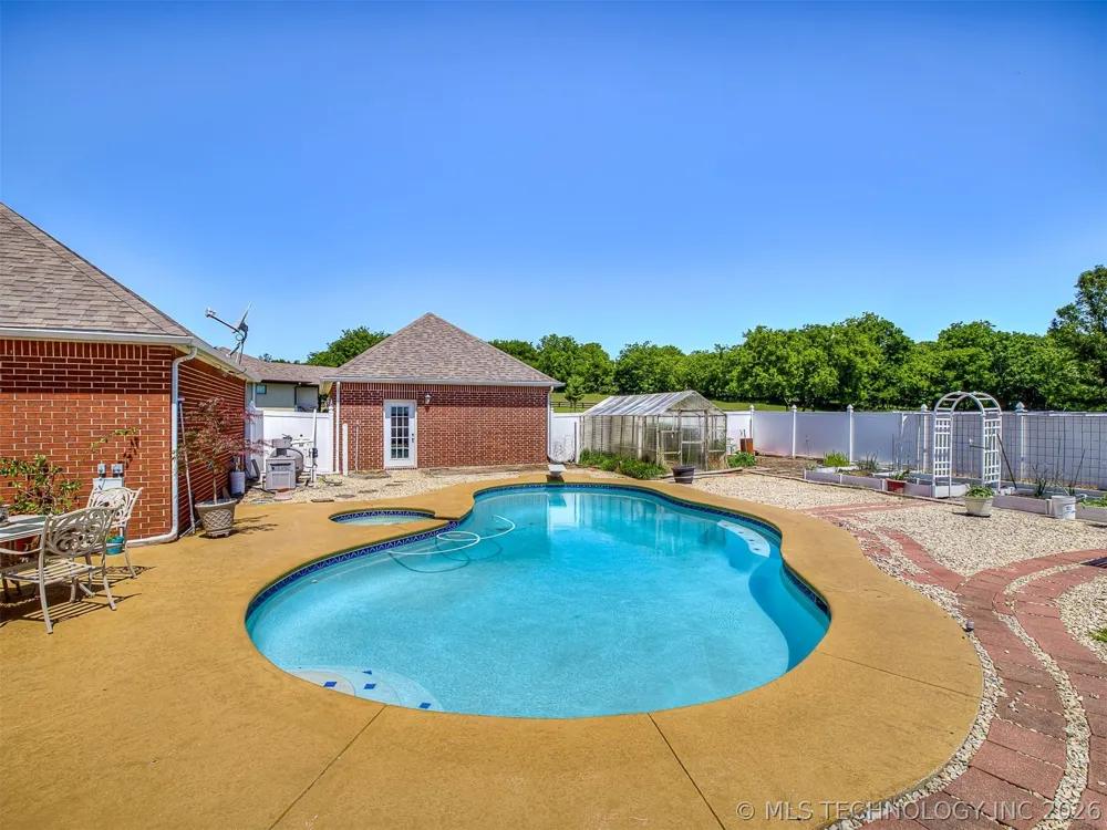 11 Longacre Drive Ramona, OK 74061
