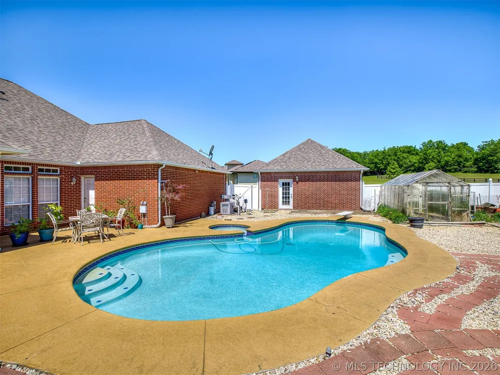 11 Longacre Drive Ramona, OK 74061