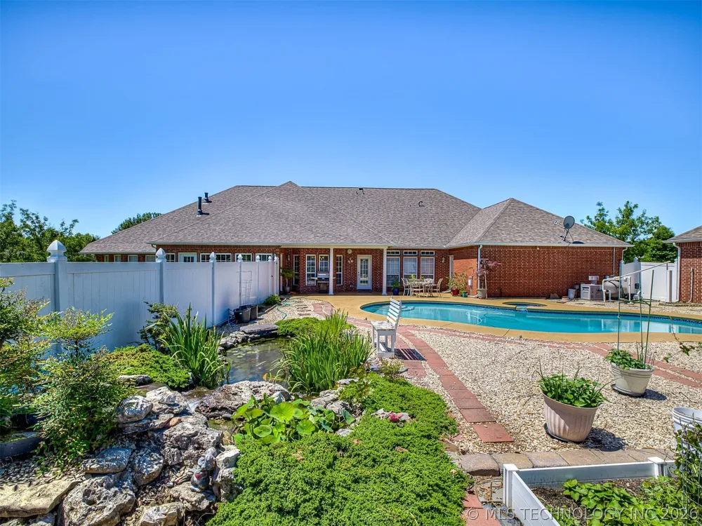 11 Longacre Drive Ramona, OK 74061