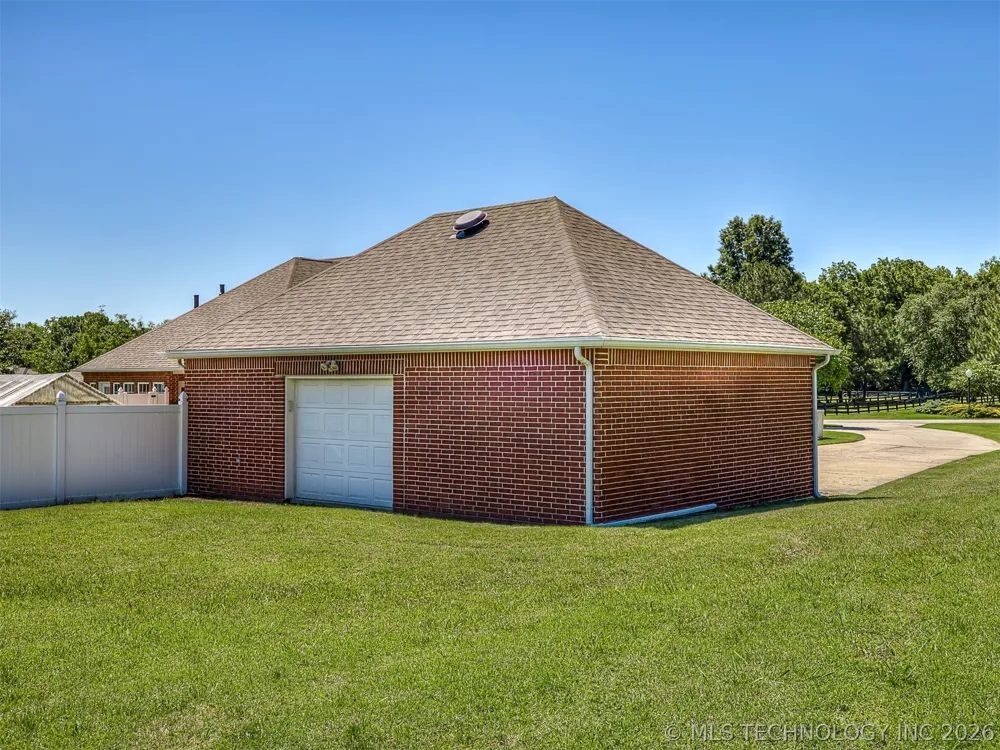 11 Longacre Drive Ramona, OK 74061