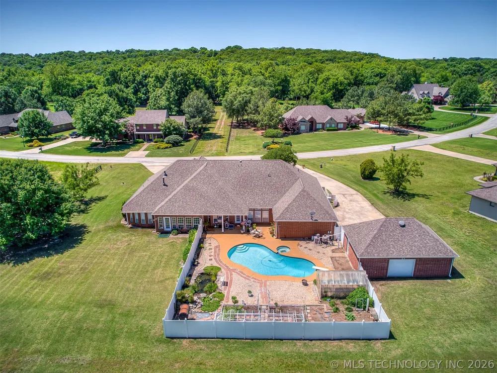 11 Longacre Drive Ramona, OK 74061