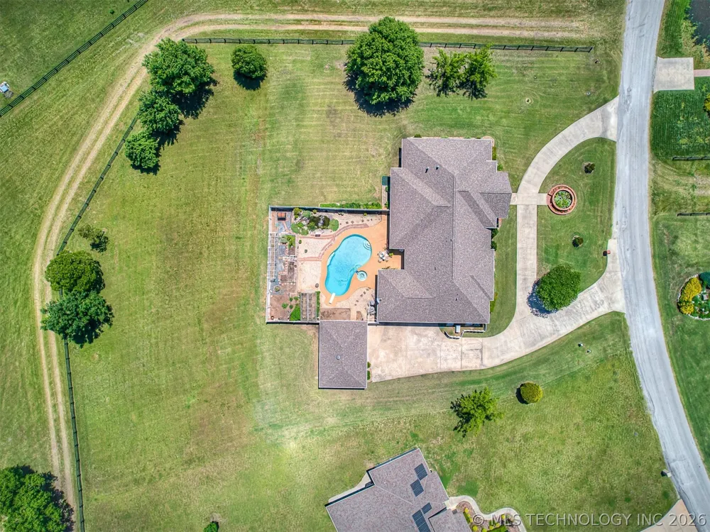 11 Longacre Drive Ramona, OK 74061