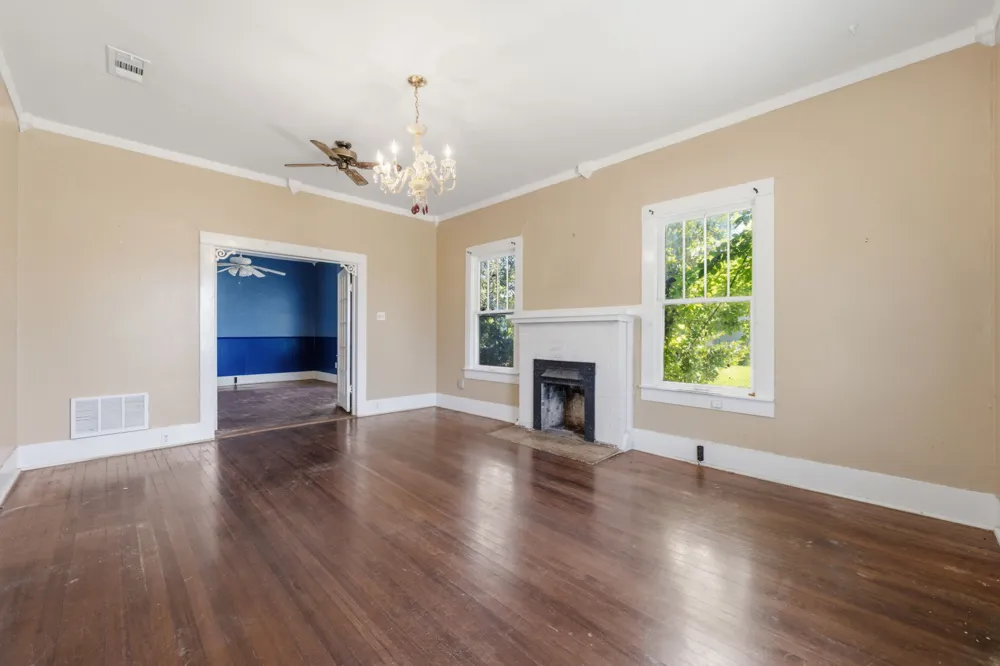 619 W Bell Avenue Rockdale, TX 76567